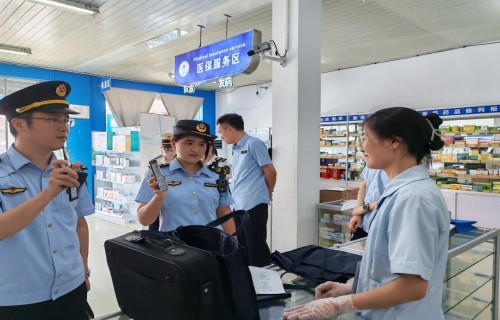 “码”上联动优环境 清源固本护民生——上海崇明区深入开展零售药店跨部门综合监管01.jpg