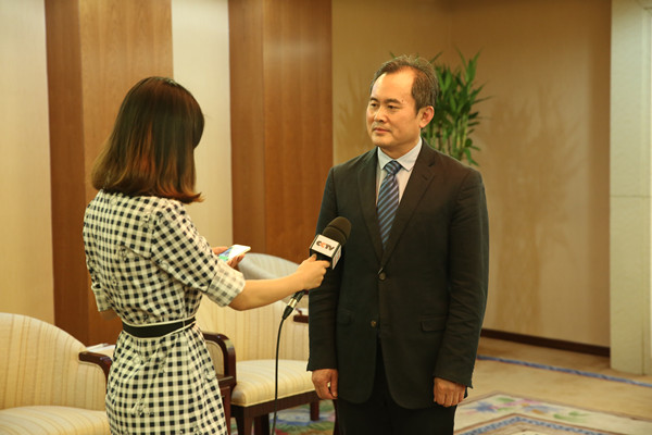 药化监管司司长丁建华接受央视记者张曦采访_副本.jpg