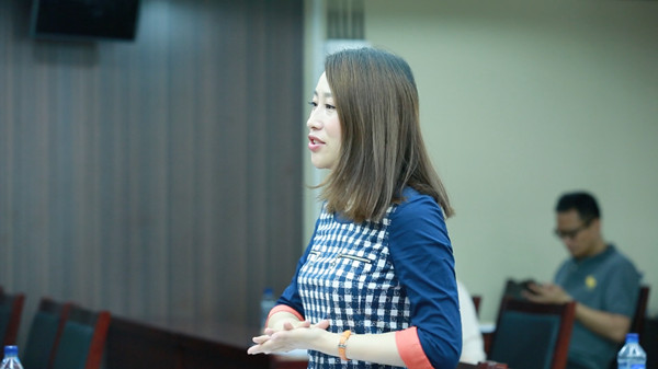 央视国际频道记者吴国秀_副本.jpg